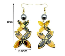 Load image into Gallery viewer, Teuila Pearl Earrings
